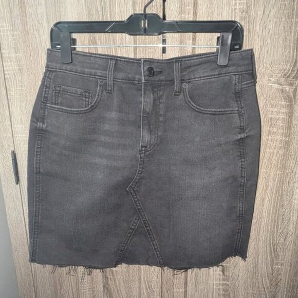 *3 FOR $9* Old Navy Cutoff Cut Off Raw Hem Dark Wash Rinse Short Knee Jean Skirt - Picture 1 of 2